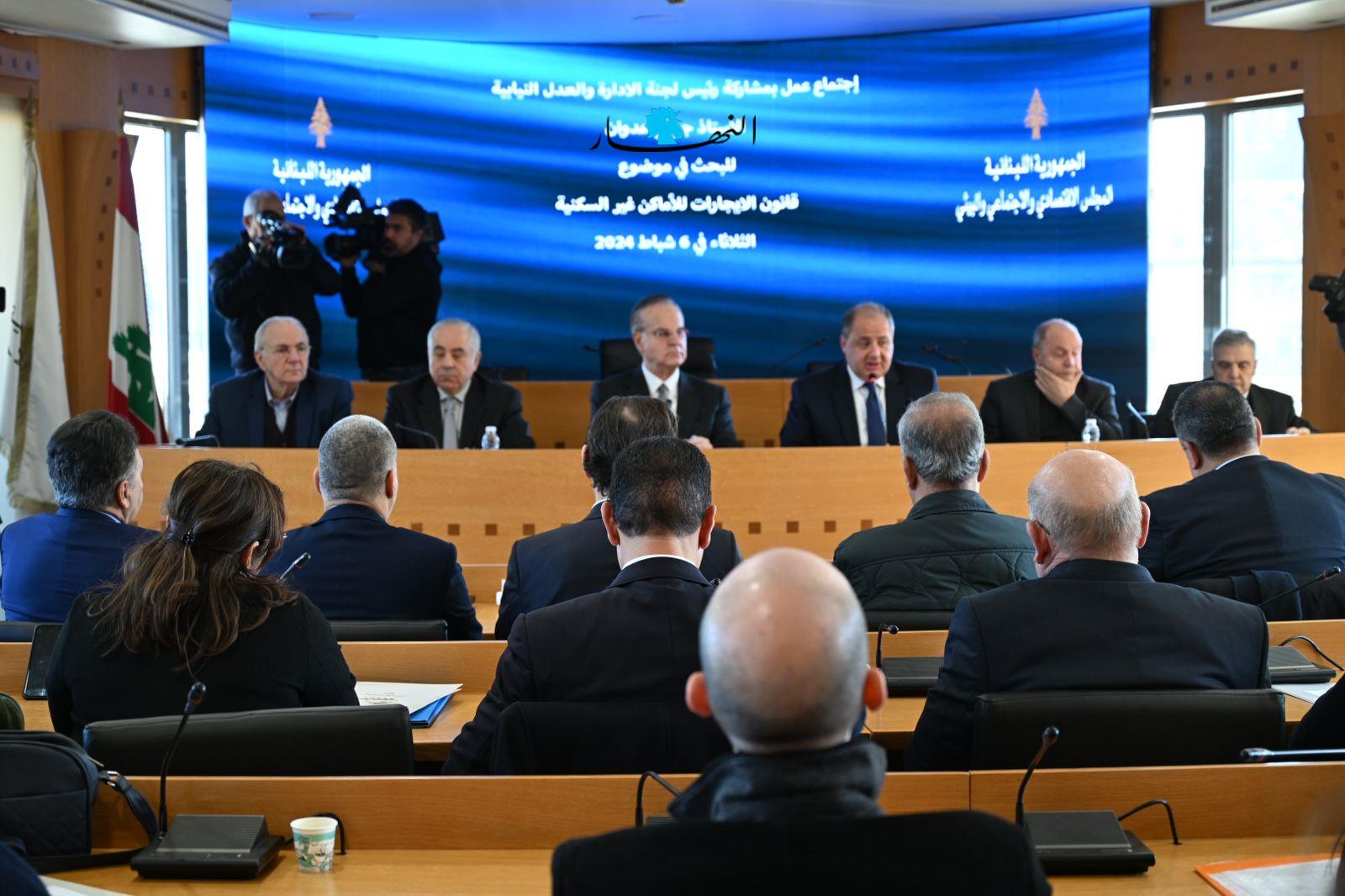 بالصور- اجتماع للمجلس الاقتصادي بمشاركة عدوان للبحث في قانون الإيجارات للأماكن غير السكنية